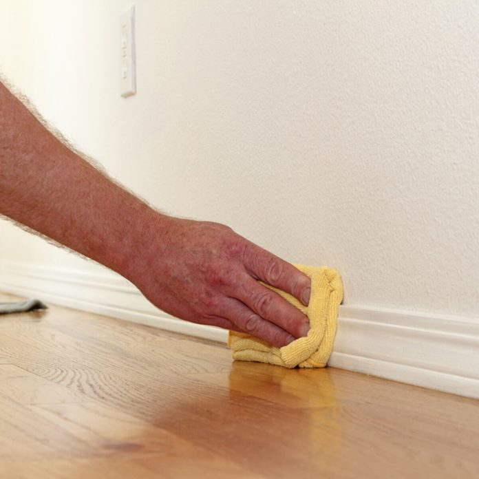 shutterstock_108342374 baseboard