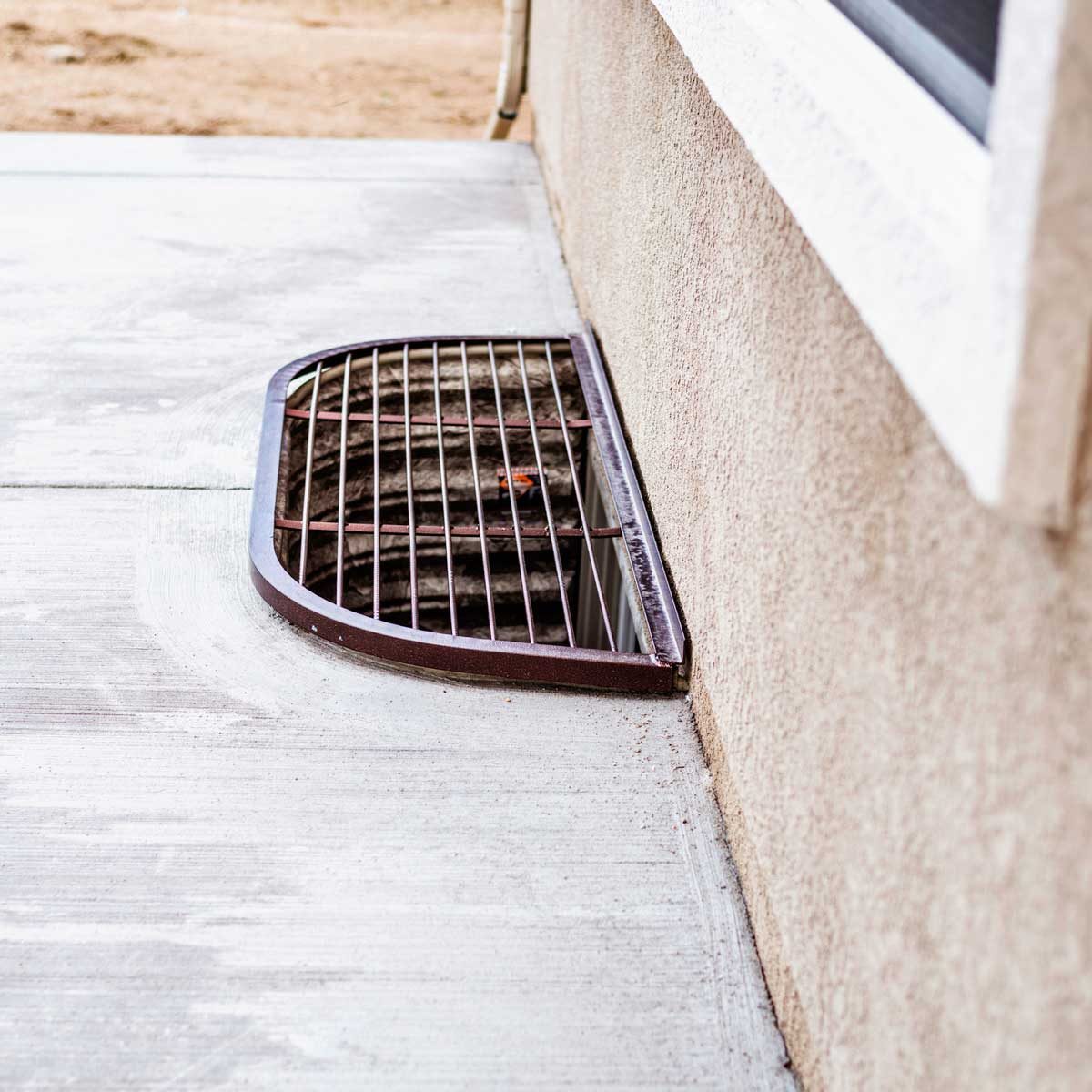 Window well with a metal safety cover