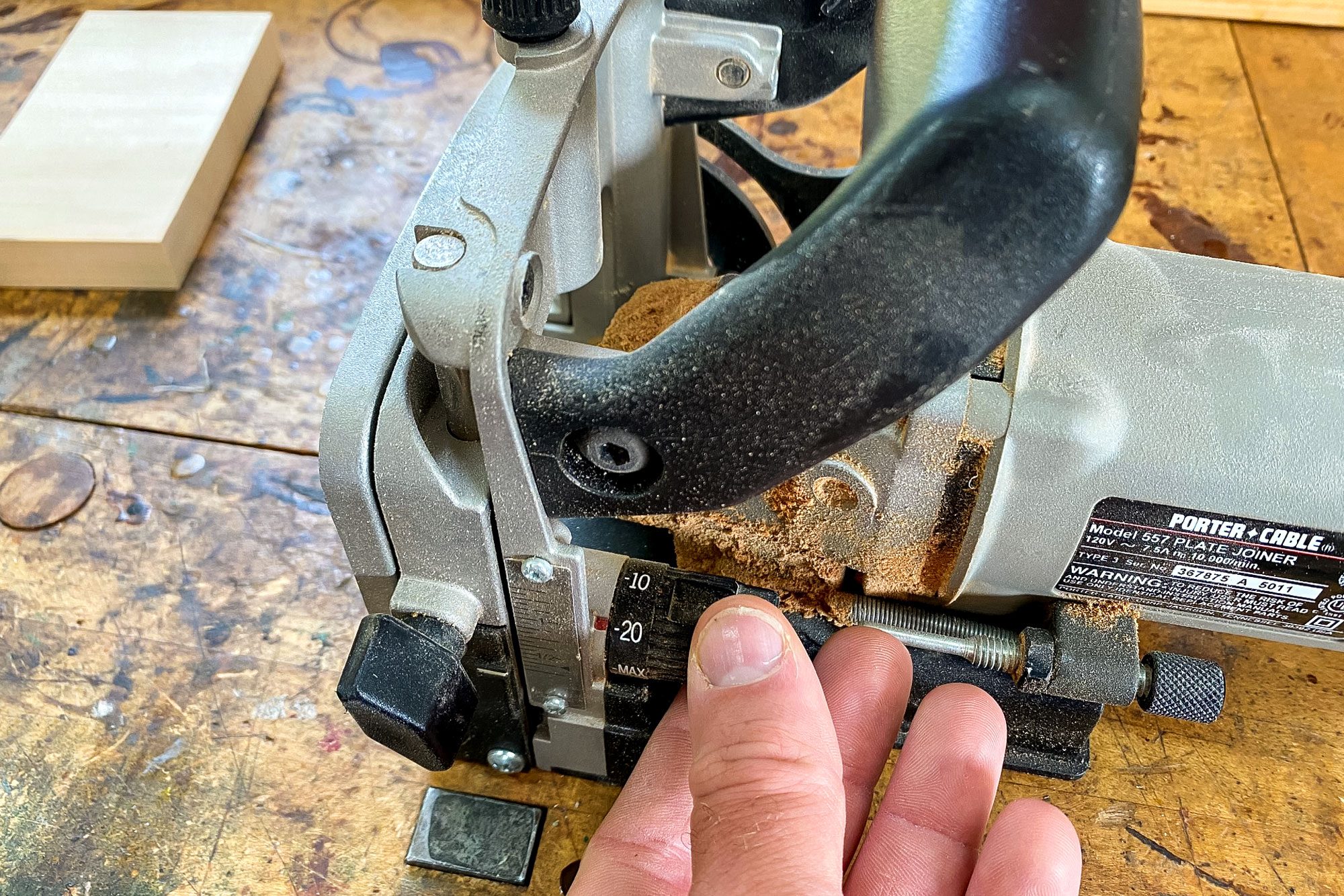 Adjusting Biscuit Joiner for making Wooden Biscuit Joint