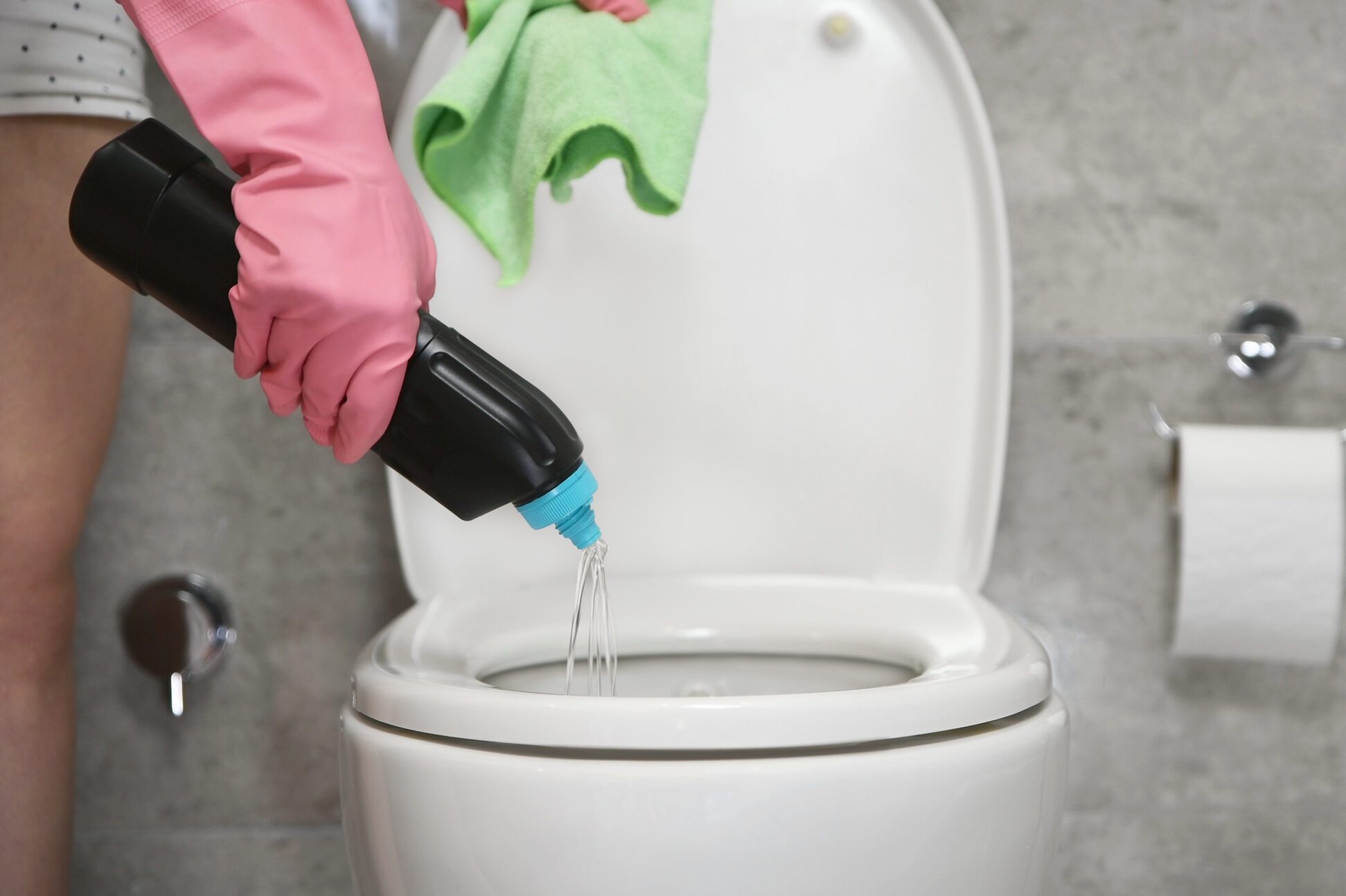 A No-Mess Solution To Toilet Plunging