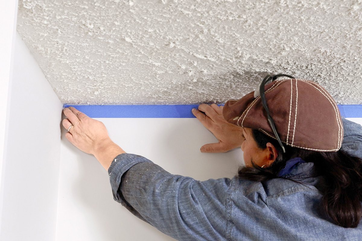 How To Paint A Popcorn Ceiling In 5 Easy Steps Fhmvs25 Mf 01 22 Paintpopcornceiling 1